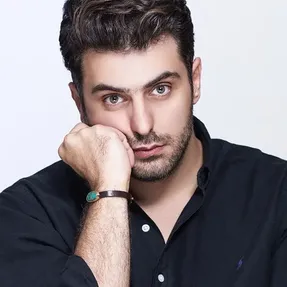 عکس عاشقانه علی ضیا با گوشی لاکچری/ مخاطب خاص علی ضیا کیست؟