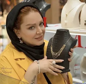 (عکس) تصویری عجیب از بهاره رهنما با شلوار بُته جِقه!