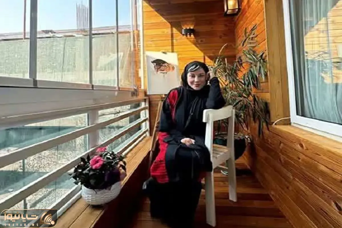 دکوراسیون لوکس؛ نگاهی به خونه دوبلکس اعیونی آشا محرابی با گلدون های غول و چیدمان لوکس