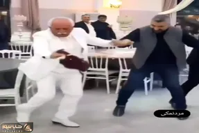 آواز شاد؛ پیرمرد سرخوش با تیپ شیکول و رقص توپش به سن و سالش زبون درازی کرد دلش جوونه