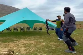 آواز محلی؛ تراپی؟ نه ممنون با دوستام لری میرقصم! رقص جذاب  گردشگرا تو دل و جیگر طبیعت