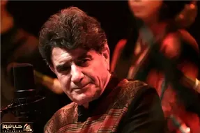 آواز پر طمطراق/مرغ سحر شجریان روح سالن رو نوازشش کرده