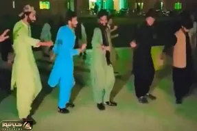 آواز محلی؛ رقص و پایکوبی جوندار مردای بلوچی با فیگور قدرتی که اووو اووو جیغم میزنن