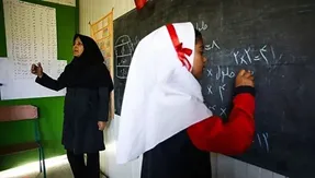 معلمانی که فروردین بازنشسته می شوند هم مشمول فوق العاده ویژه فرهنگیان هستند؟