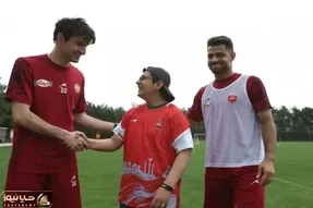مهمان خاص پرسپولیسی‌ها؛ نوجوانی که سرطان را شکست داد