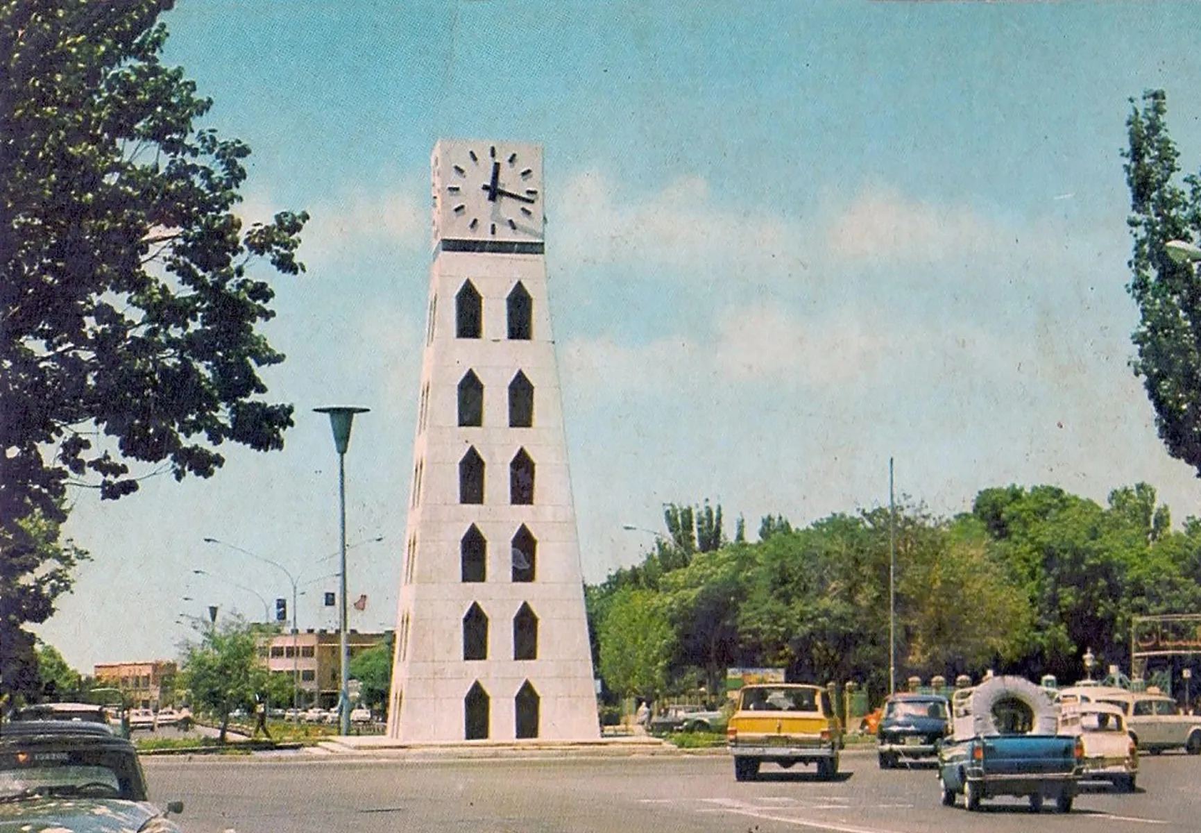  میدان باغ گلستان تبریز (باغ قاباغی)