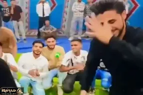 آواز شاد؛ پسره با آهنگ جوگیر شد پرید وسط دوستش جوزده تر از اون جمع نمیشن بشینن