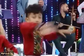 آواز محلی؛ پسر بچه جوری میرقصه که سر و تهش معلوم نیس سر گیجه میگیری رقصش کرمانجی
