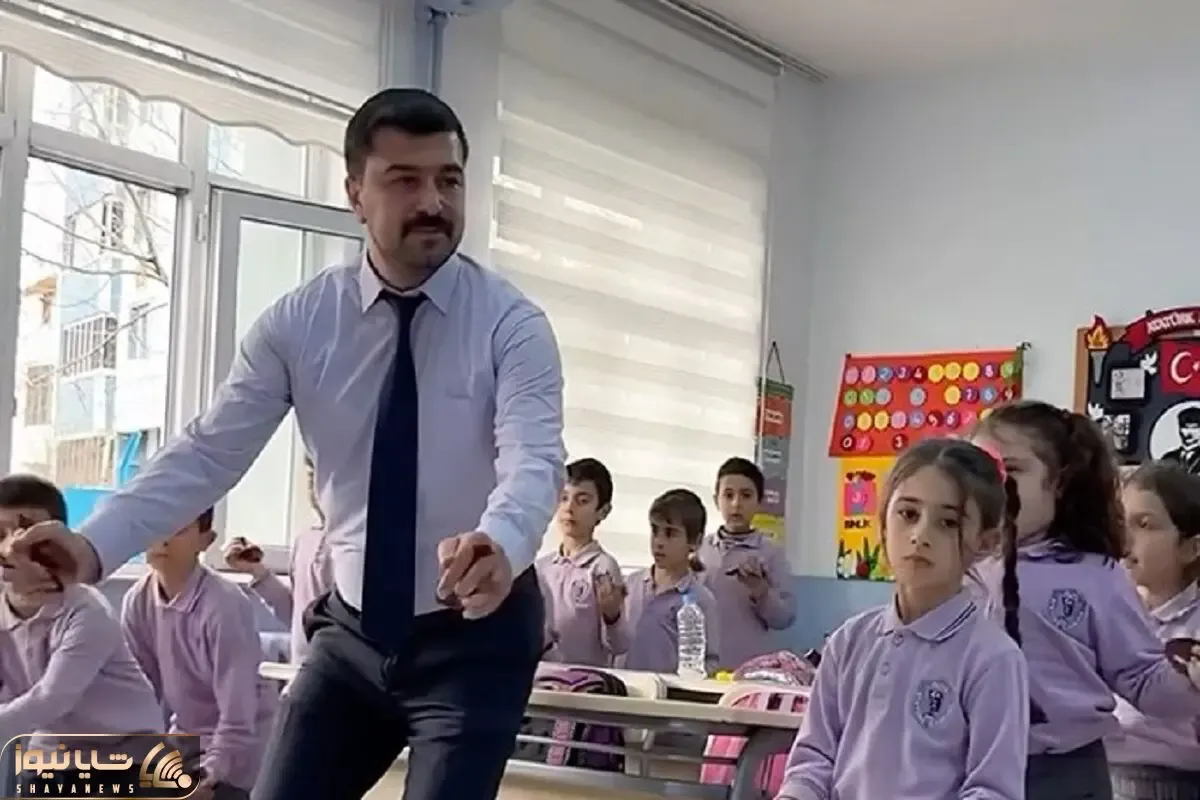 آواز شاد؛ این آقا معلم جذاب صبح به صبح اول با بچه ها میرقصه بعد درس شروع میکنه