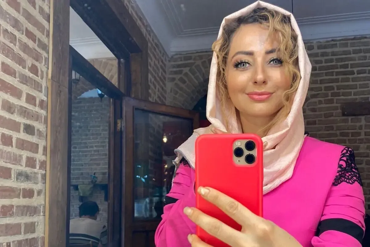 عکس نفیسه روشن در کنار گل های زیبا و چشم های رنگی اش!