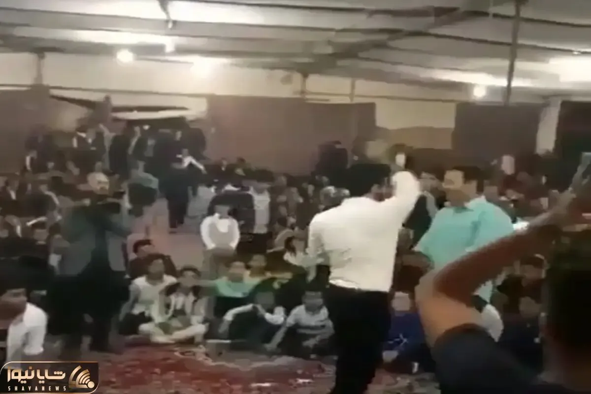 آواز شاد؛ اعتماد به نفس مرد لایه اوزن رو سوراخید به خیالش خارجی میرقصه ملتو کتک میزنه
