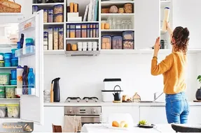 ترفندهای خانه داری؛ نظم دهی و مرتب کردن کابینت برای آشپزخونه های کوچیک