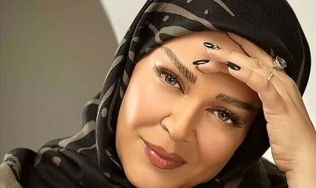 بهاره رهنما در بالکن ویلای لاکچری اش