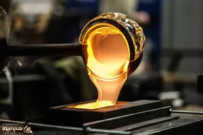 سوداگری های بلورین؛ مگه داریم دلاویز تر از این شغل چه باحال آباژور و لوستر میسازه!