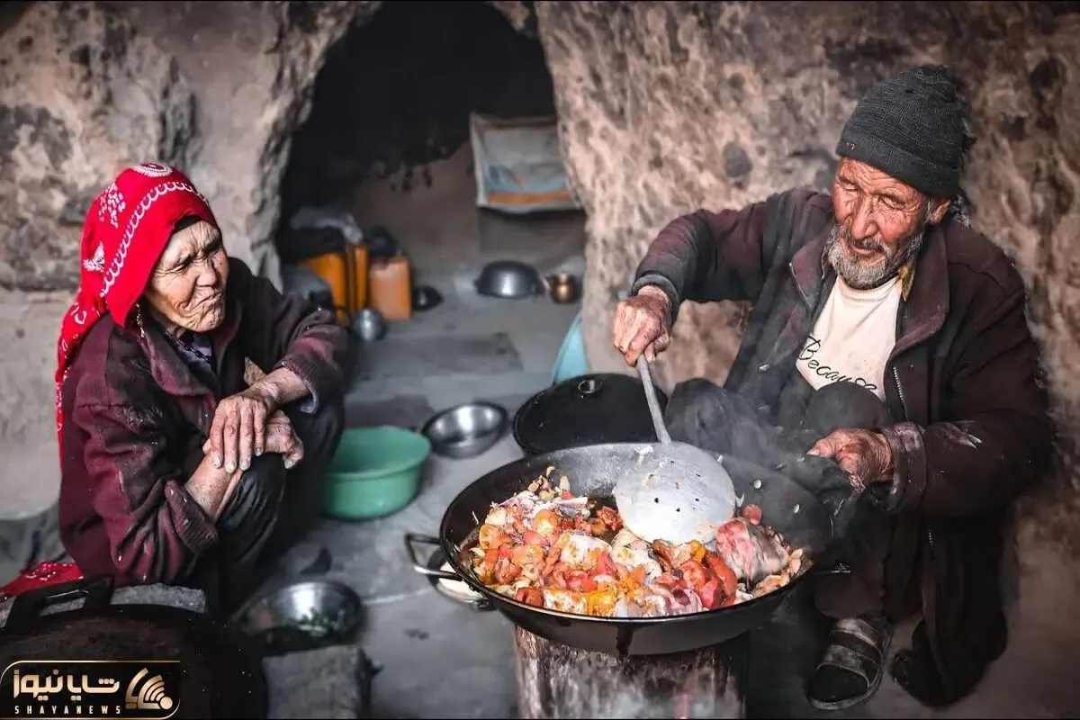 غذای خوش پخت دهاتی؛ خانوده که تو غار پلو مرغ مخصوص طبخ می کنن به سبک افغانی
