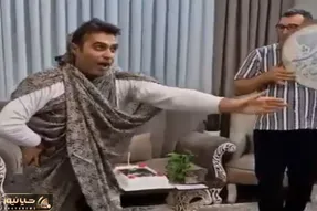 آواز شاد؛ یکی داره دف میزنه اونیکی هم چادر ننشو برداشته بسته دور کمرش داره میرقصه