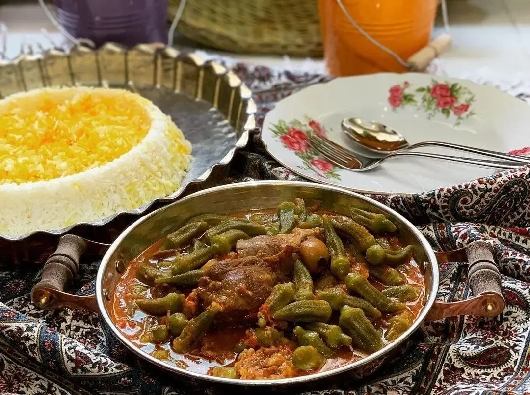 طرز تهیه یه خورشت بامیه خوشمزه؛ با این روش درست کنی پشیمون نمیشی!