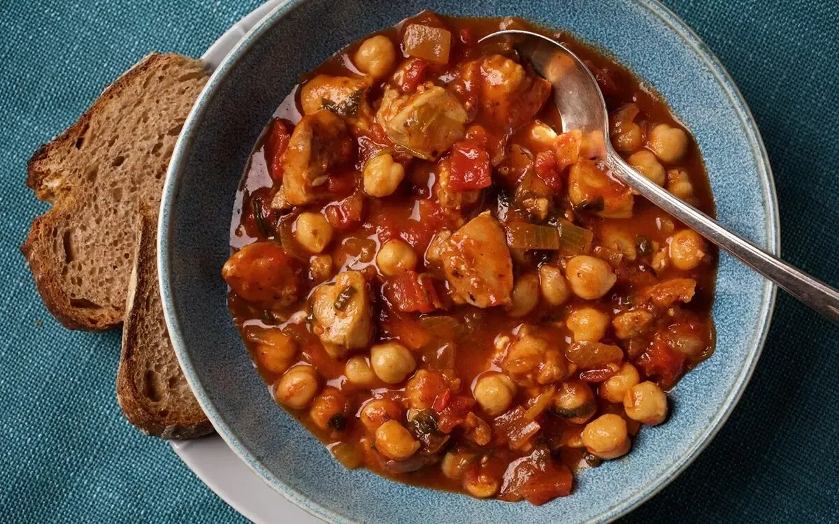 طرز پخت خورشت مرغ و نخود خاورمیانه