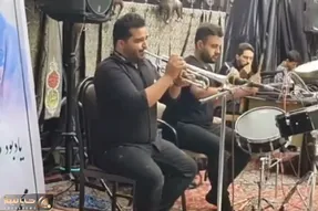 نوای جگرسوز؛ چشماتو با نوای دلخراش این ترومپت زن ماهر ببند میبردت شب شهادت حضرت فاطمه