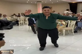 آواز محلی؛ پسر با رقصش چنان شوری داد که یهو کل تالار پاشدن پول ریختن سرش خواننده هنگه