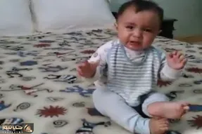 آواز شاد؛ بچه دماغو انقد شدید گریه میکنه بینیش حباب میزنه یهو آهنگ شاد گذاشتن مودی شد