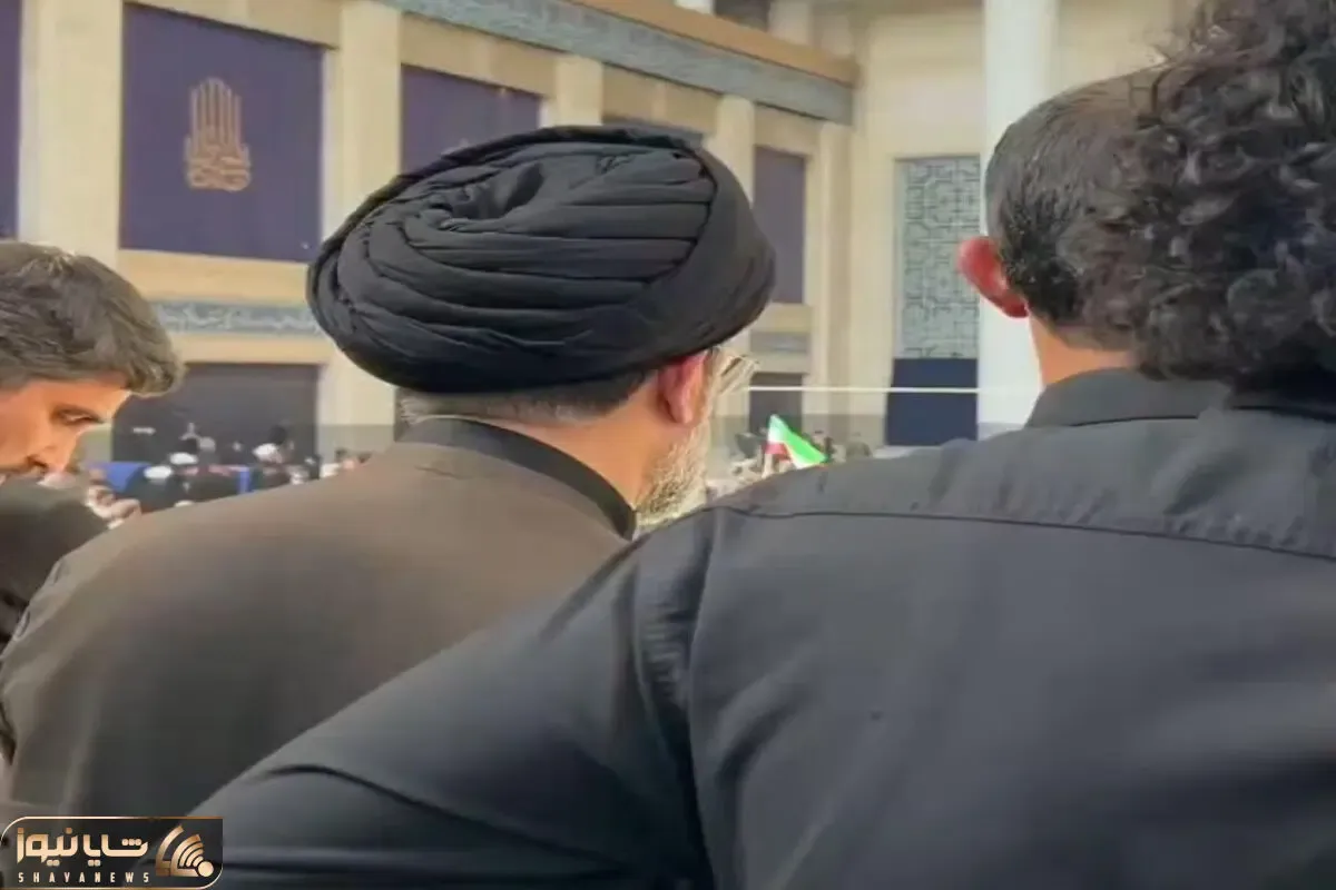 (عکس) آیت الله مجتبی خامنه ای در مراسم تشییع رهبر شهید حضور داشت؟