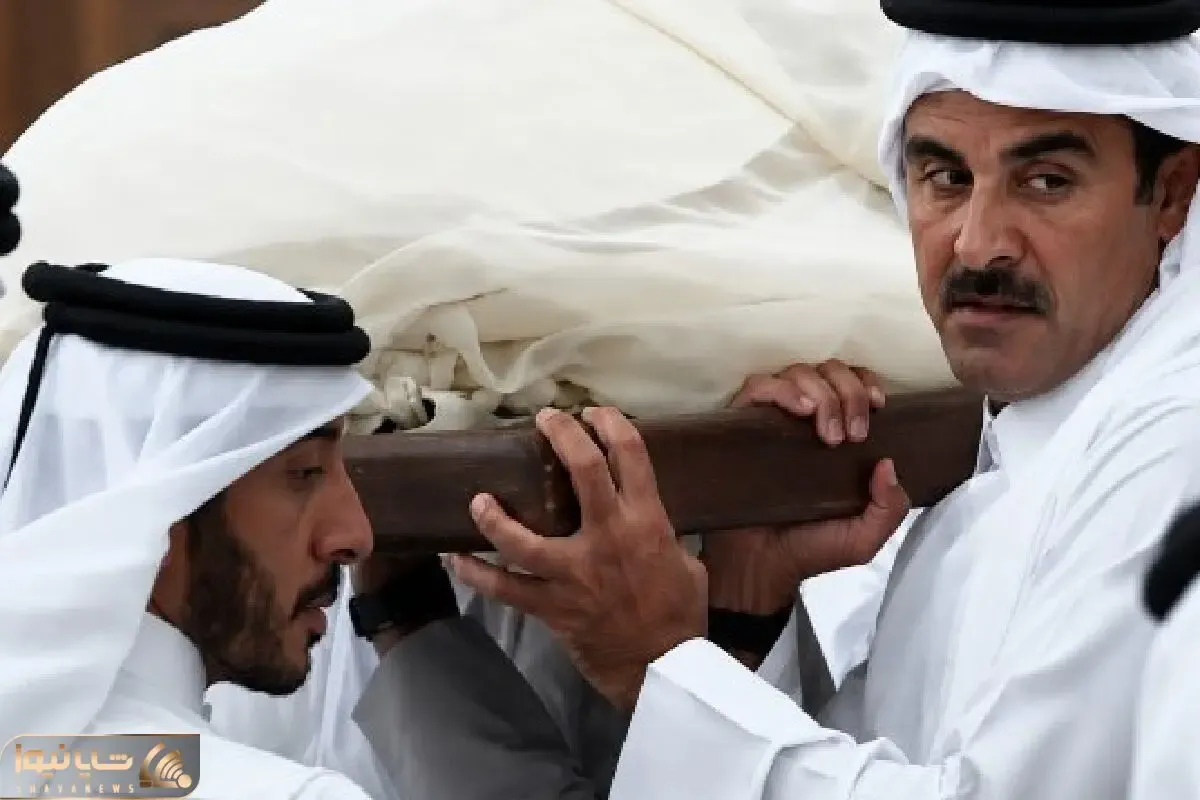امیر قطر تابوت پدرش را به دوش کشید/ تشییع امیر پیشین قطر