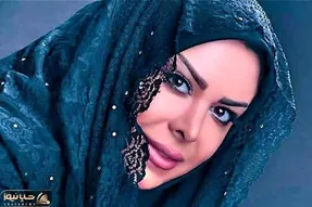 فلور نظری، دابسمش جدیدش با تیپ عروسک چینی اونم با آهنگ رعنا / ده هشتادی واسه خودش