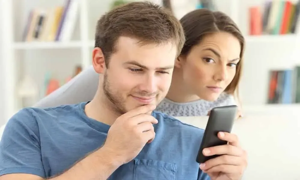 حکم شرعی چک کردن گوشی همسر چیست؟