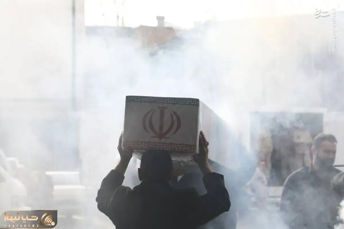 صف طولانی اهالی یک روستا برای بدرقه یک شهید