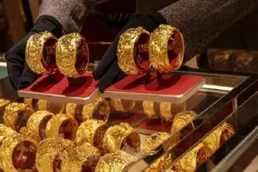 قیمت طلا امروز پنج شنبه 5 شهریور؛ چرا بازگشت طلا به کانالا 20 میلیون بعید شد؟