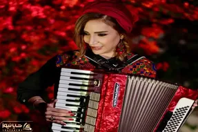 آواز معروفا؛ نوازندگی و شعرخوانی شبنم قلی خانی که انگاری سنش بک زده به بیست سال پیشش