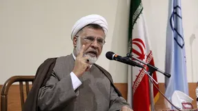 استاد حوزه: مجلس زن‌فروشی را قانونی نکند!