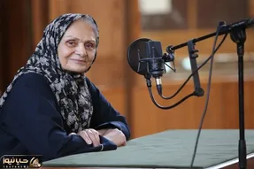 آواز دلنشین؛ مجری از صدای زلال و از بهشت اومده خانم گوینده قدیمی 80 ساله شاخ درآورد