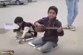 آواز خیابانی؛ پسر دوره گرد تو محل سنگ تراش آغاسی میخونه واسه مزار خودش قلبت وامیسته