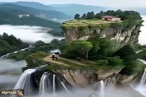 معماری خلاقانه؛ خونه و مزرعه اختصاصی ساختن بالا صخره از دور تا دورش آبشار میریزه