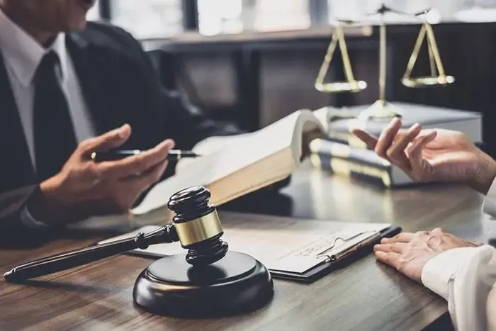 اهمیت استفاده از وکیل دادگستری در دعاوی مربوط به انواع چک