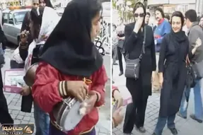 آواز خیابانی؛ دو تا دختر نوجوان با روپوش مدرسه تو بازار بتراش ای سنگ تراش می خونن