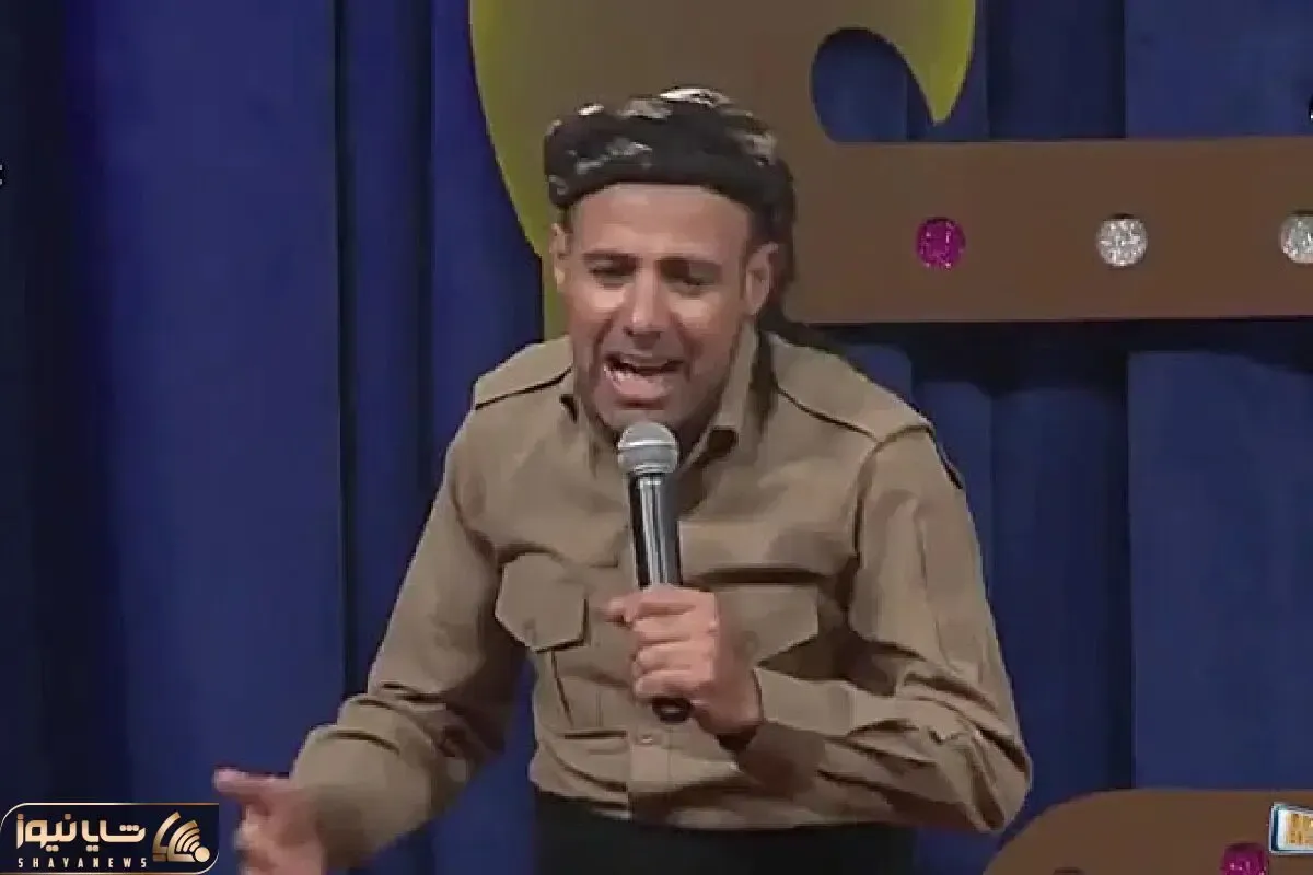 آواز شاد؛ خواننده رو برق گرفته رفته رو ارگ ایستاده و آهنگ نسترن جون دلم رو میخونه