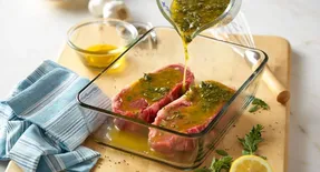 چطور گوشت قرمز را مزه دار کنیم؟ (تکنیک های مرینیت گوشت قرمز)