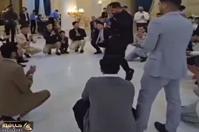 آواز محلی؛ پایکوبی آقا داماااد وسط حلقه رفیقاش با آهنگ محلی و ذوقیدن دوستاش