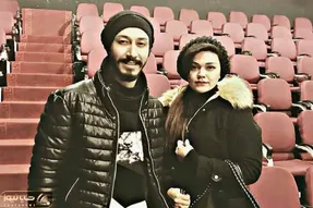 آواز هنرمندانه؛ رقص بهرام افشاری جلو زنش الناز تو یه مهمونی بزرگ با آهنگ دهه شصتی