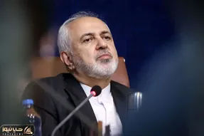 حضور متفاوت ظریف با کلاه ایران در تشییع پیکر شهدای اقتدار