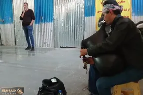 آواز خیابانی؛ ببینید آقای جنوبی چه ریتمیک با نی انبان آهنگ بندری میزنه فقط شادی مردم!