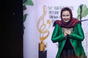 (عکس) ماجرای عجیب این مرد با کتایون ریاحی