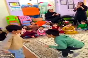 آواز شاد؛ دوتا پسربچه جوری مهدو با رقصشون رو سرشون گذاشتن که مربیا هاج و واج موندن