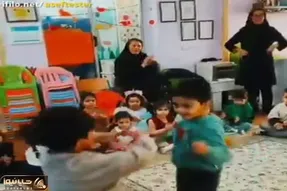 آواز شاد؛ دوتا وروجک بلا تو مهدکودک یه جوری قشنگ میرقصن بچه های دیگه چشاشون چارتا شده