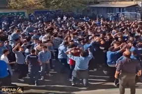 آواز شاد؛ پسرای نوجوون شلوغ تو مدرسه با پلی شدن آهنگ معروف شروع کردن خز رقصیدن عالیه