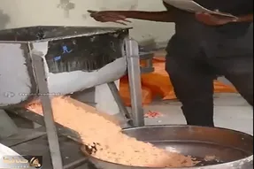 کارخانه های کثیف؛ تو شرایطی صابون میسازن که آدم حتی دیدنی کهیر میزنه چه برسه استفاده