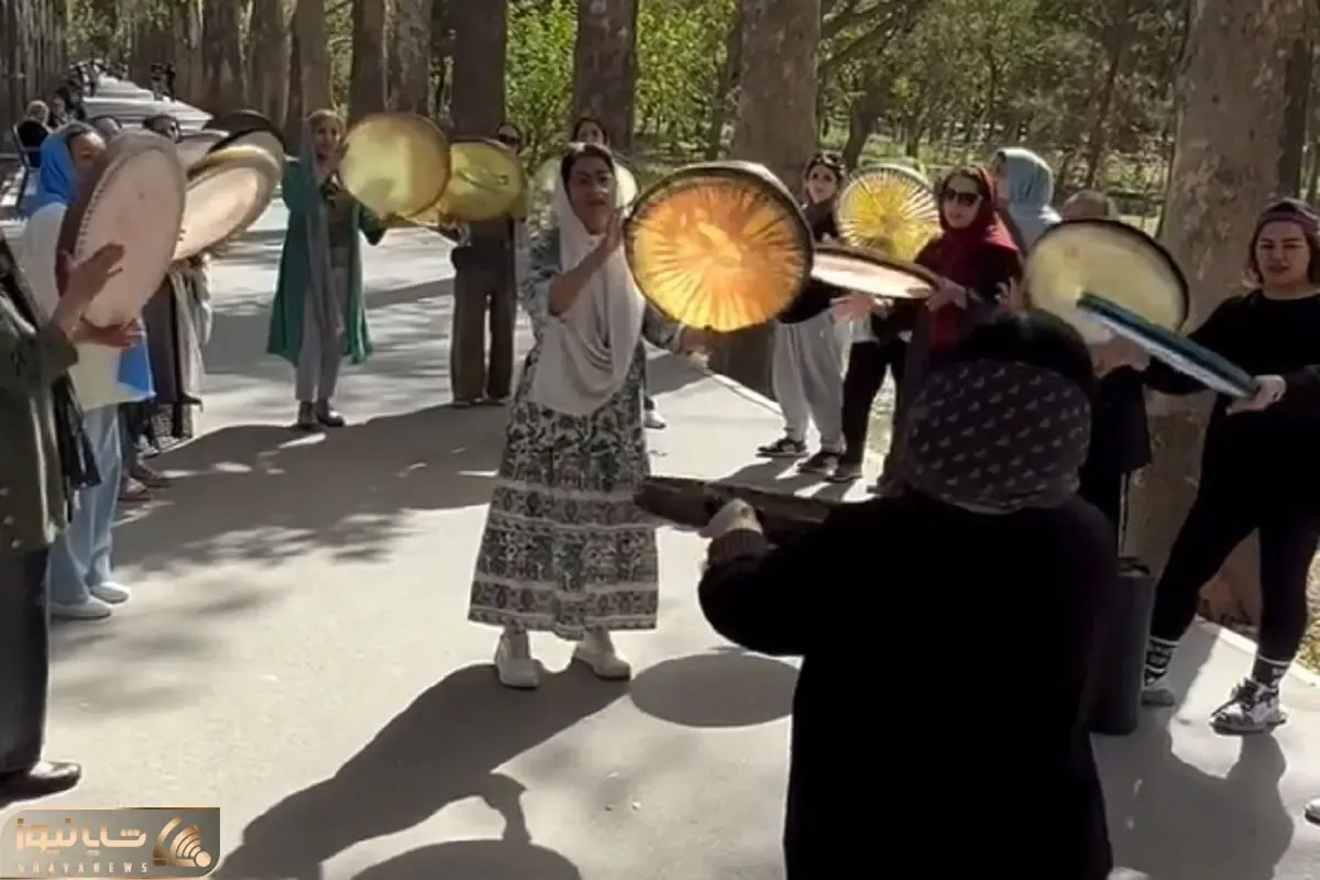 آواز اصیل؛ حضور بانوان در باغ فاتح کرج که دف نوازی میکنن